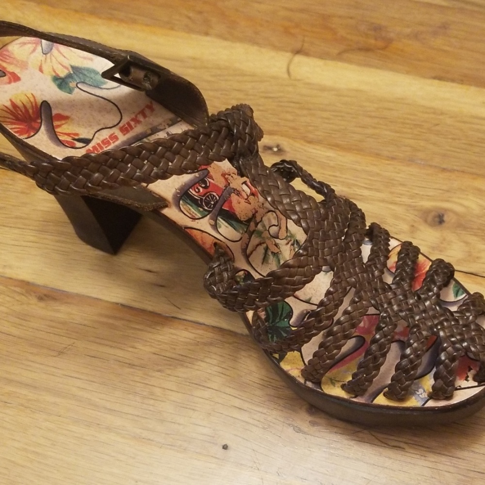 Heels - Picture 4 of 4